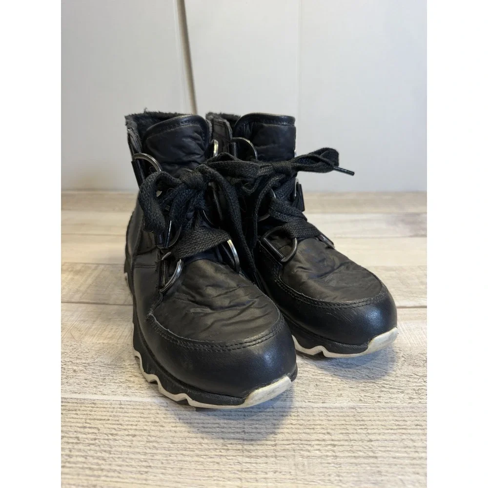 Sorel Women's Kinetic Impact Conquest Plus WP Boot Black Size 7 Lace Up